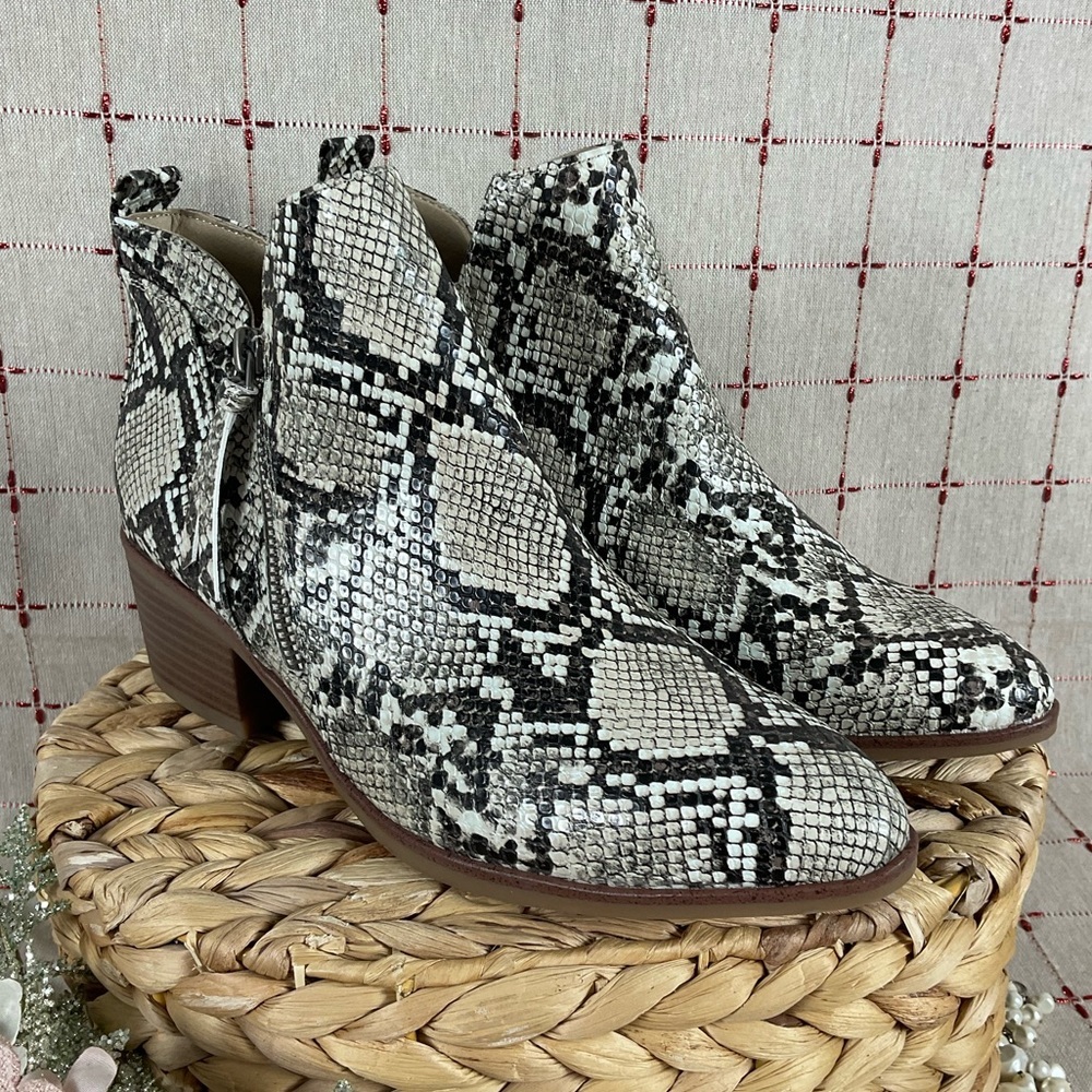 MIA “Auden” Snakeskin Embossed Ankle Boots Almond Toe Sz 7.5 Bootie NWOB - Picture 2 of 7